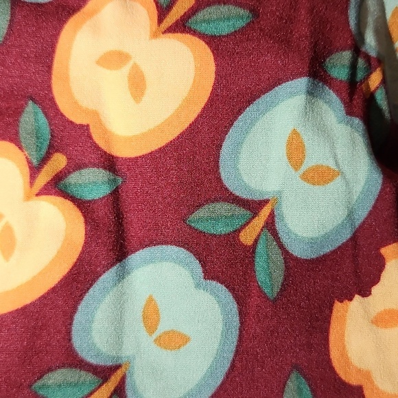 LULAROE LLR OS Apple Patterned Buttery Soft Legging One Size - Picture 1 of 1